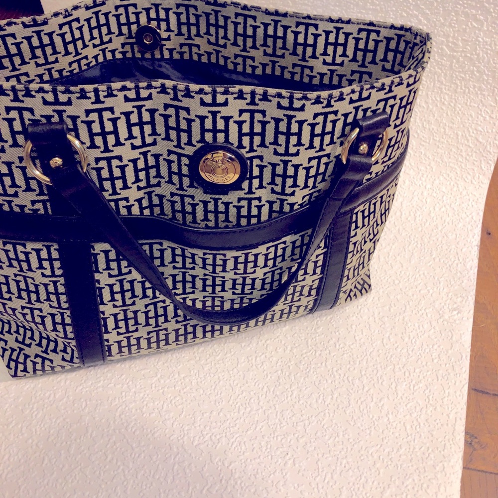 Tommy Hilfiger bucket bag